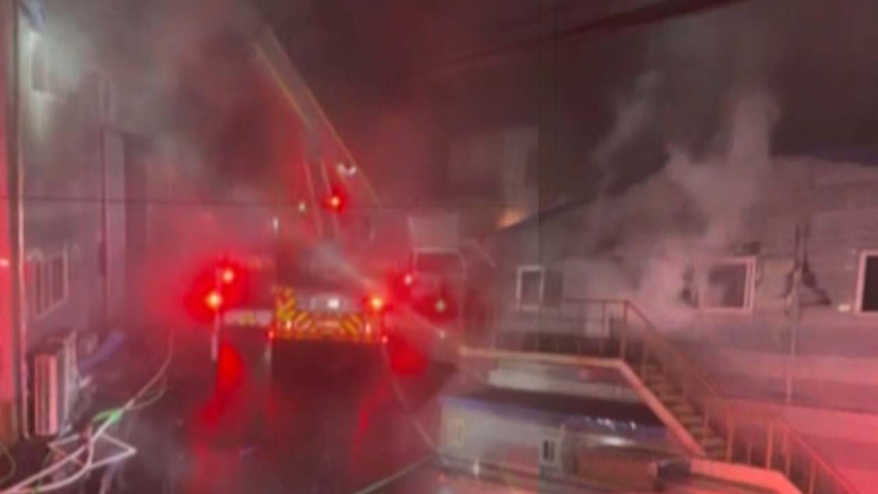 인천 플라스틱 제조공장에서 불‥다친 사람 없어