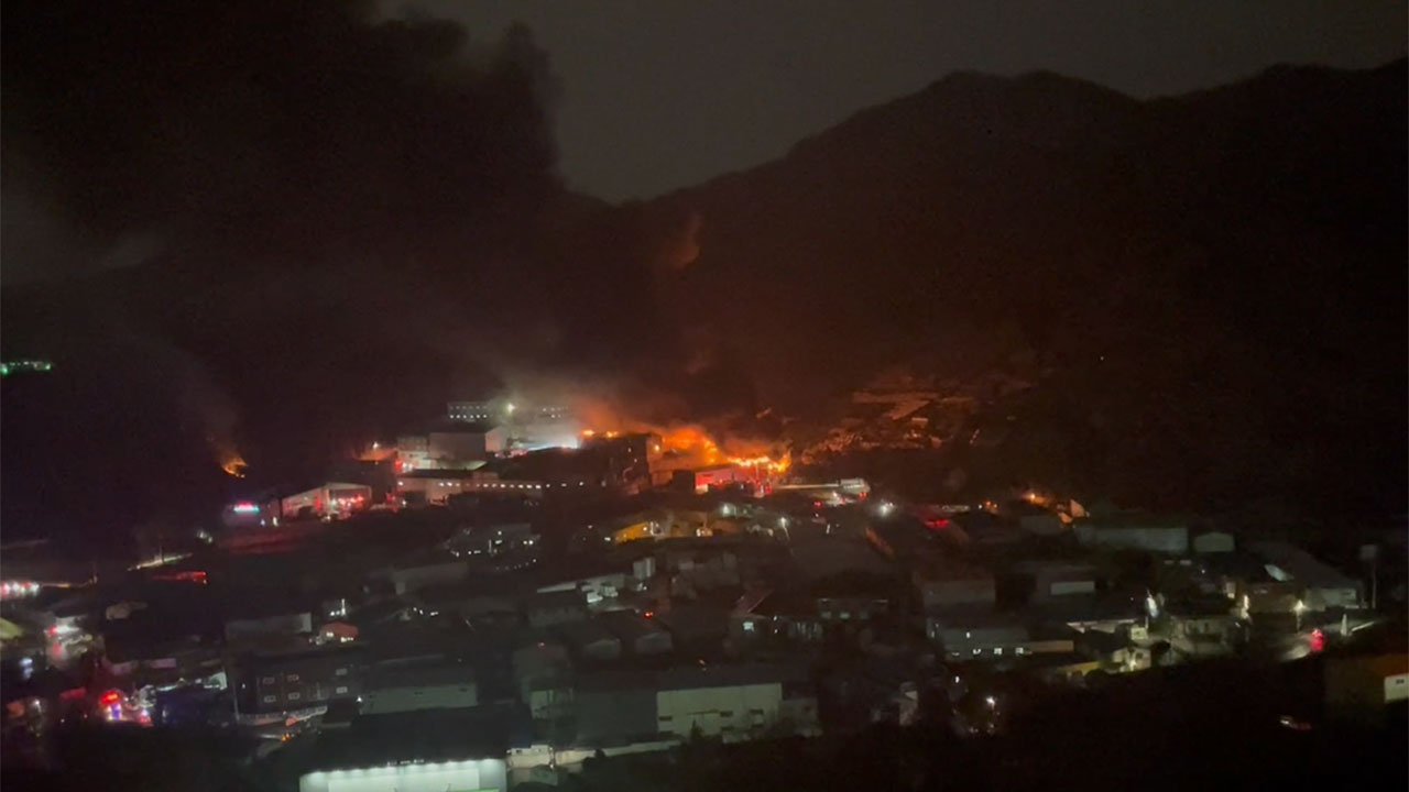 경기 광주 매산동 유통공장 불‥7개동 전소