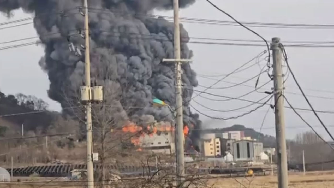 경기 용인 물류창고 화재 6시간 반 만에 완진‥다친 사람 없어