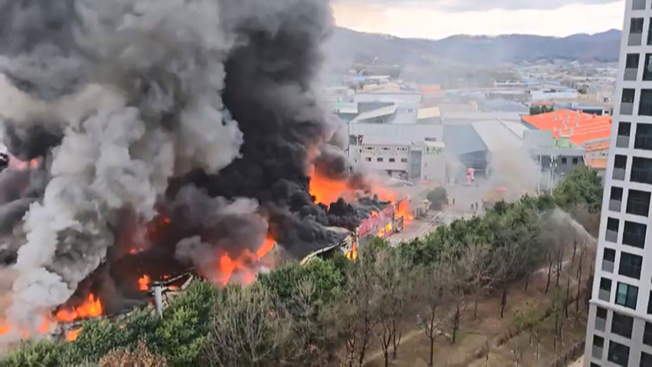 경기 양주 가죽공장서 큰불‥"3명 경상·17명 대피"
