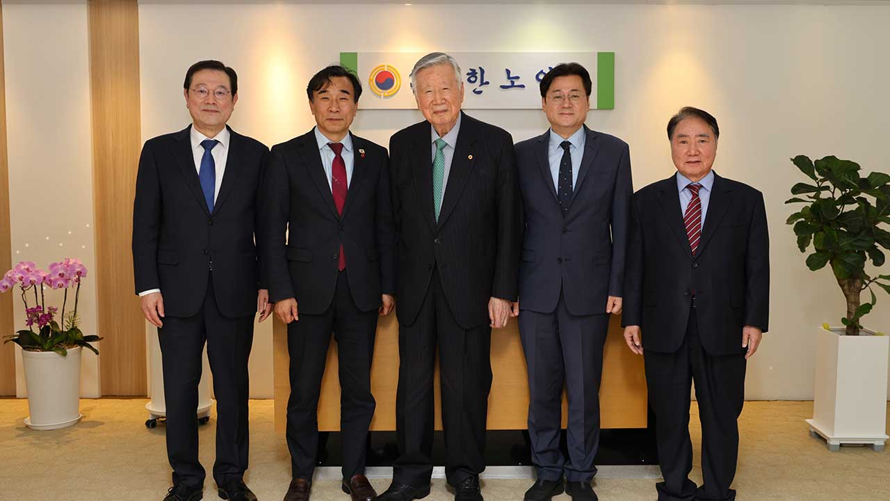 노인회 "출퇴근 시간 무임승차 제한 우려"‥홍익표 "계획 없어"