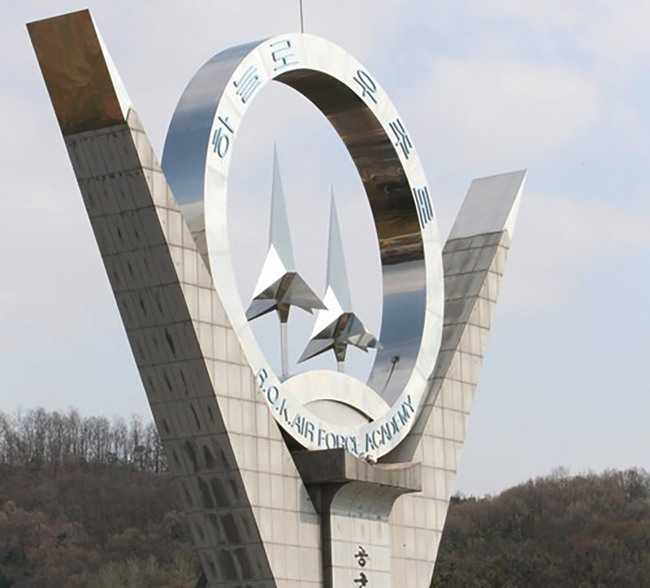 나체 얼차려에 토할 때까지 '식고문'‥공군사관학교 가혹행위 드러나 