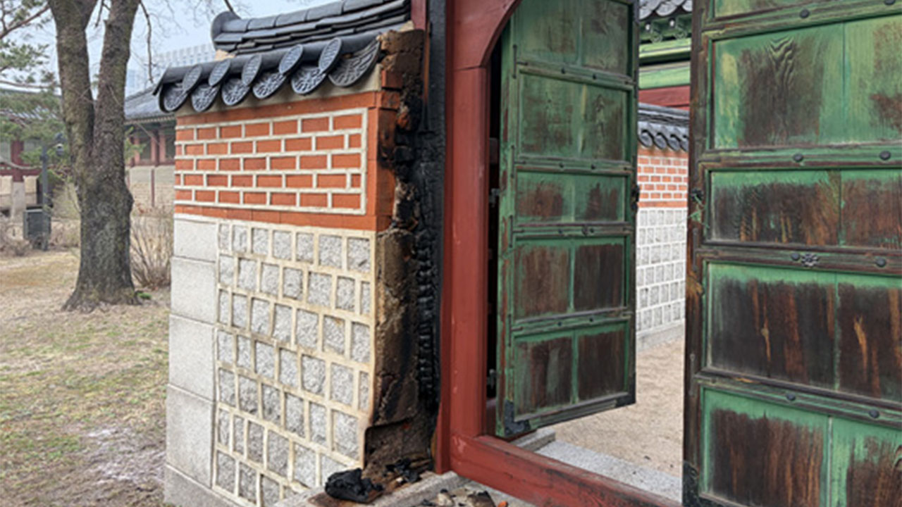 [단독] 경복궁 화재 전날 오후부터 연기 '스멀'‥13시간 넘게 몰랐다