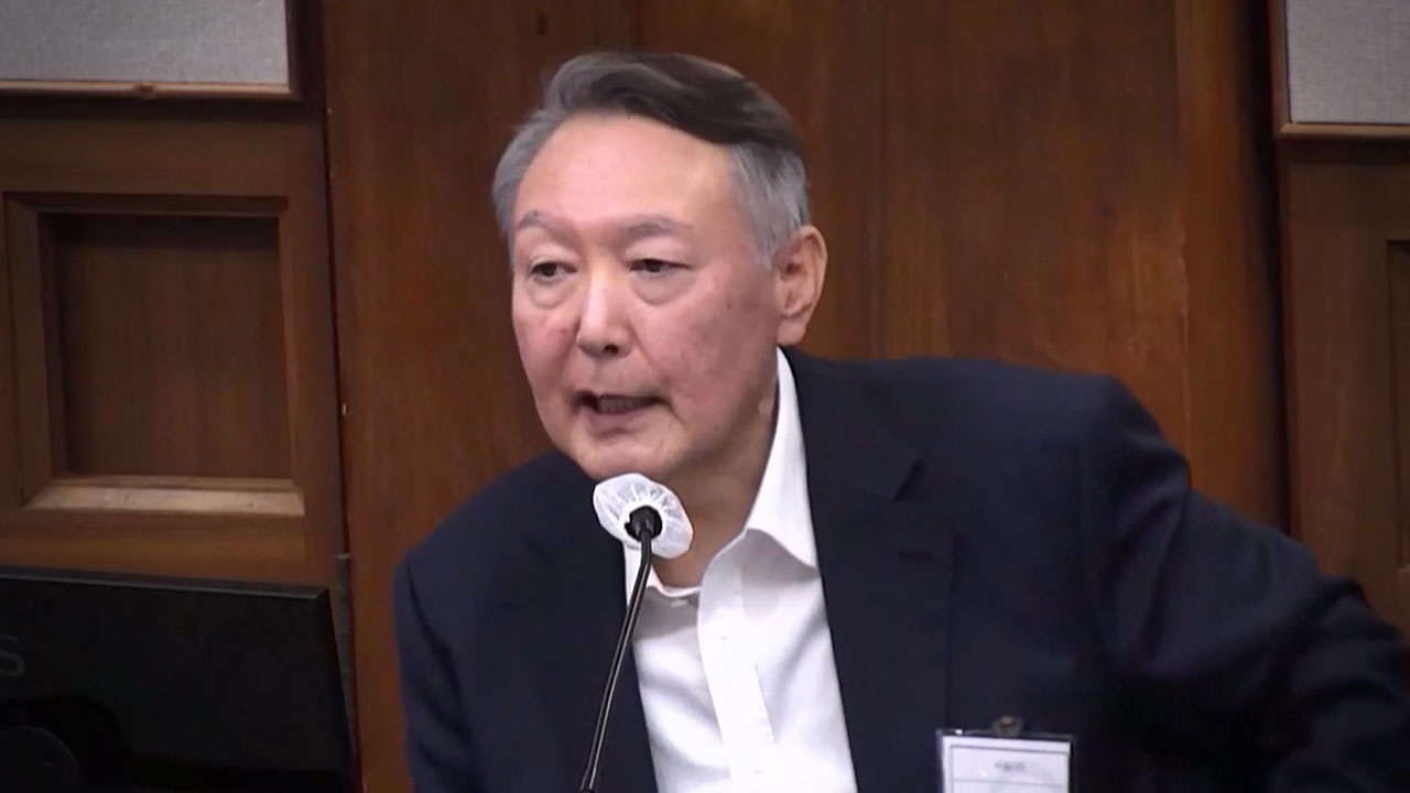 이상민 재판 나온 尹, '언론사 단전단수' 질문에 코웃음