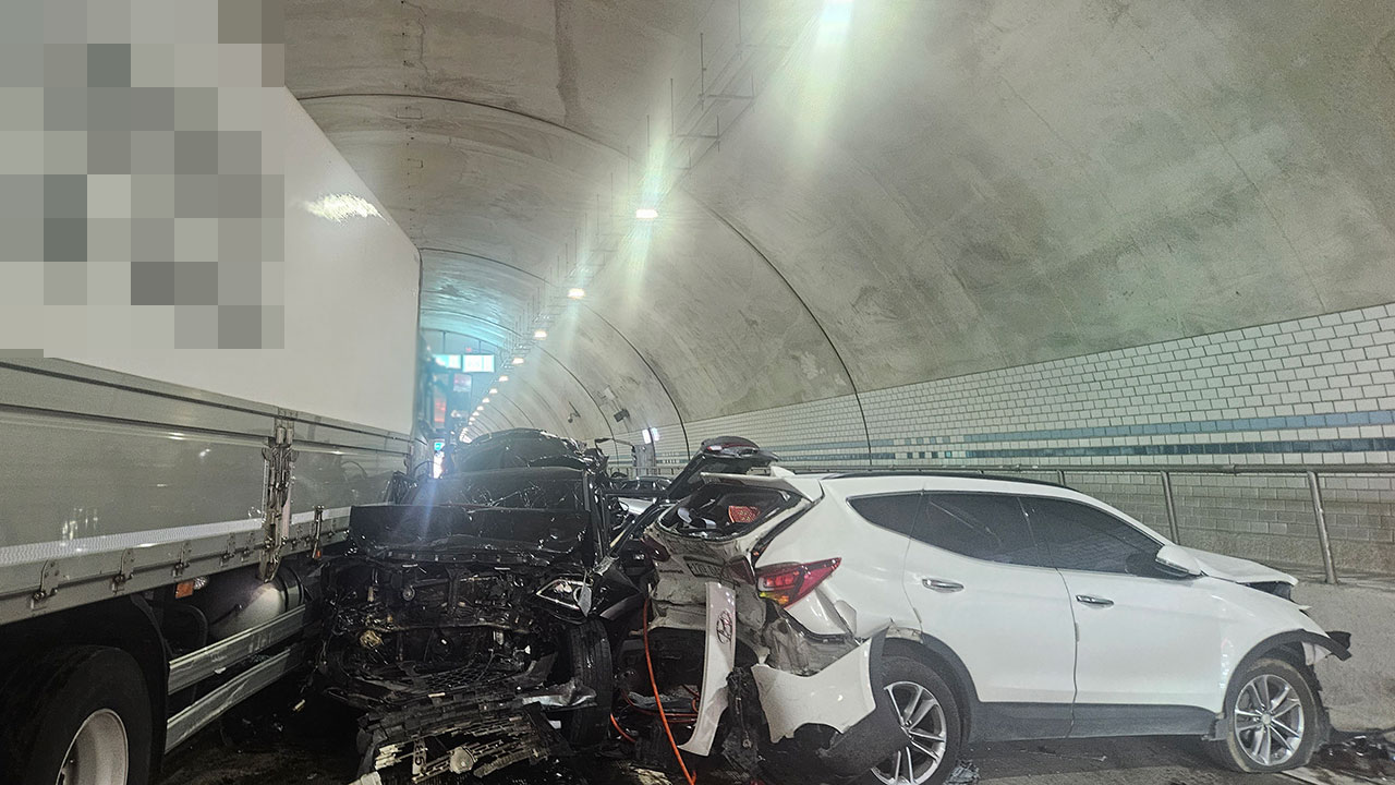 세종포천고속도로 금광터널 차량 6대 추돌‥11명 부상