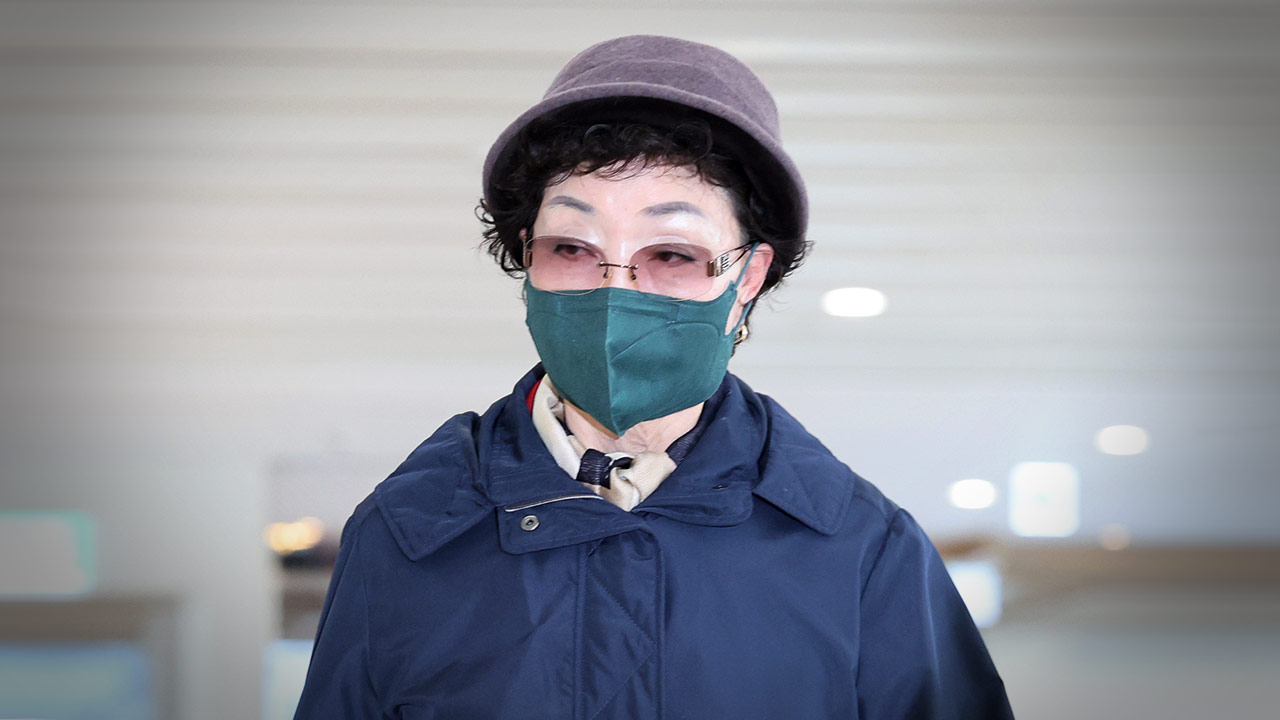 김건희 어머니, '양평 공흥지구 특혜' 첫 재판에서 특검에 고성