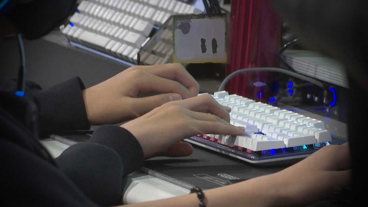 "게임 방해하냐" PC방서 동창에 흉기 휘둔 초등생 입건