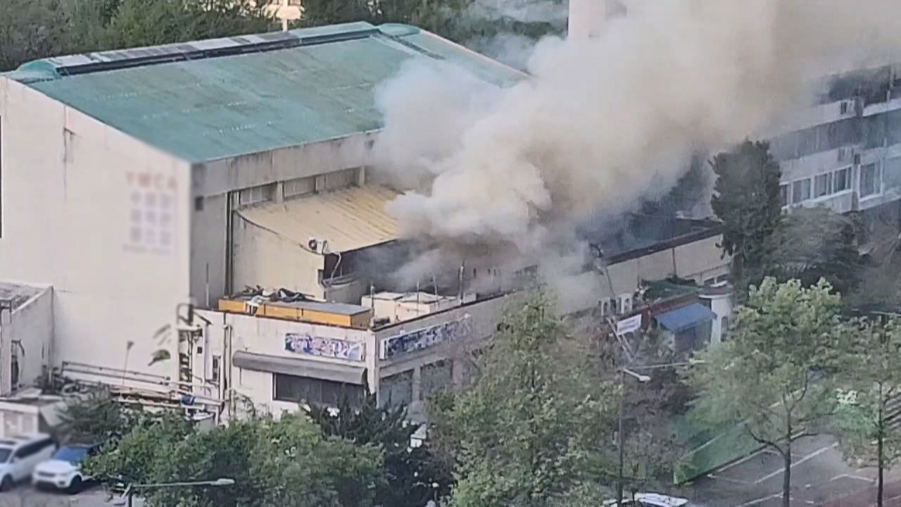 서울 송파구 잠실동 상가 건물에서 불‥20여 명 대피