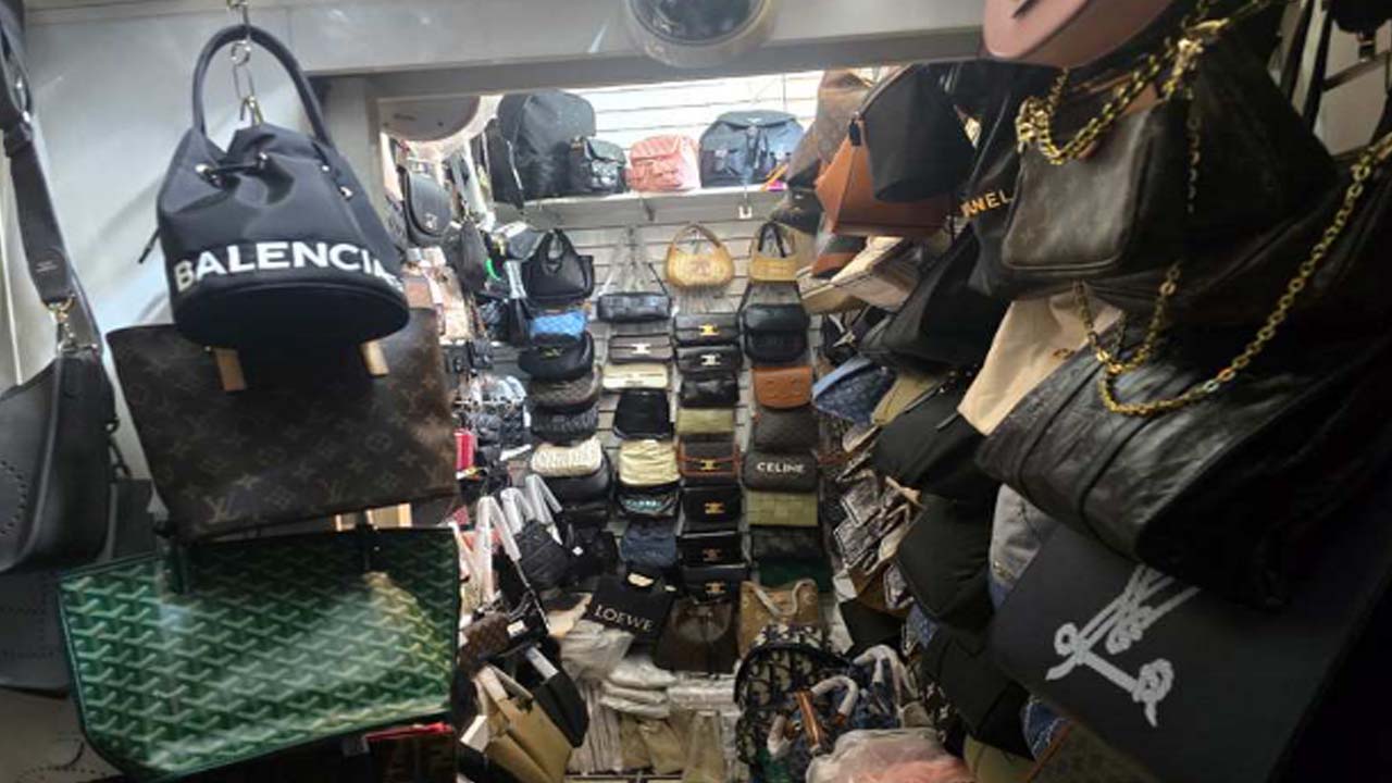 서울 동대문 '기업형 짝퉁' 매장 운영자 2명 송치