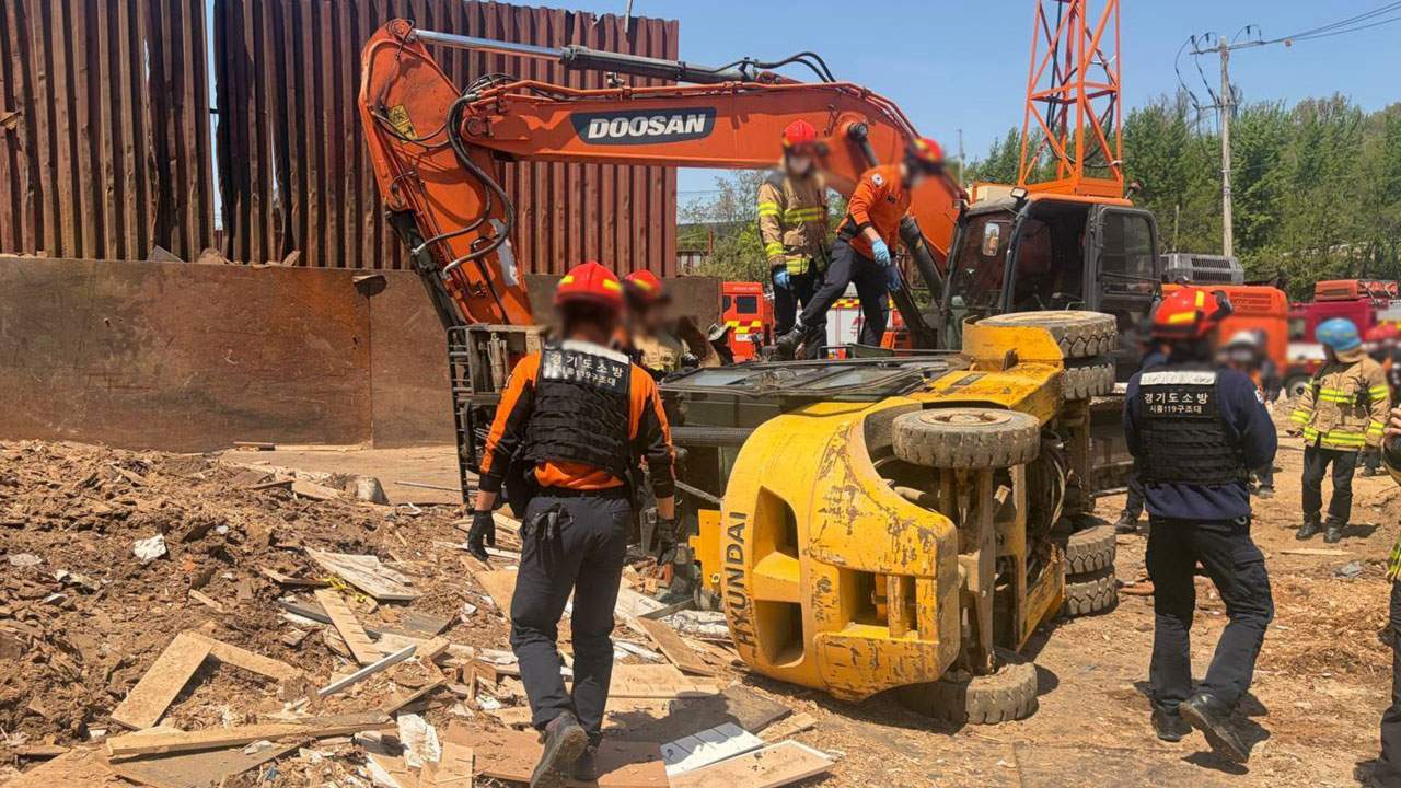 경기 시흥 폐기물 업체서 60대 작업자 지게차에 깔려 심정지 이송