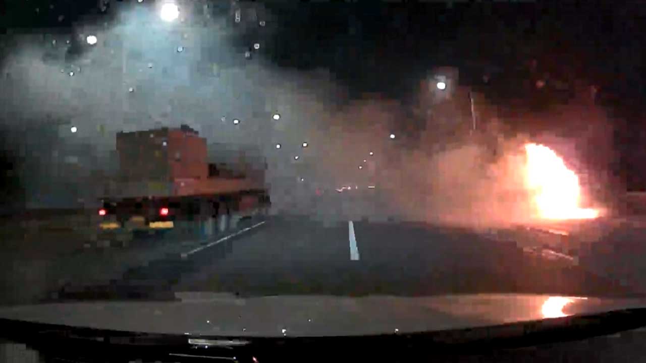 자유로 달리던 전기차 택시서 불‥다친 사람 없어