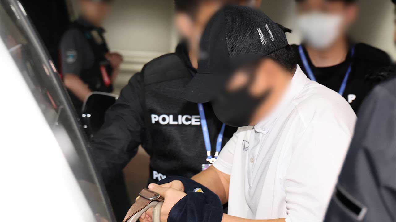 '마약왕' 박왕열 공급책 인천공항으로 강제 송환‥"100억 원 마약류 공급"