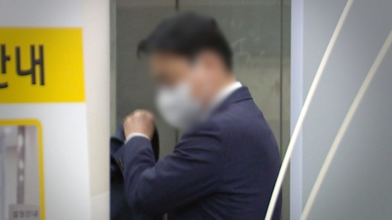 '재판 거래' 뇌물 혐의, 현직 부장판사 기소돼