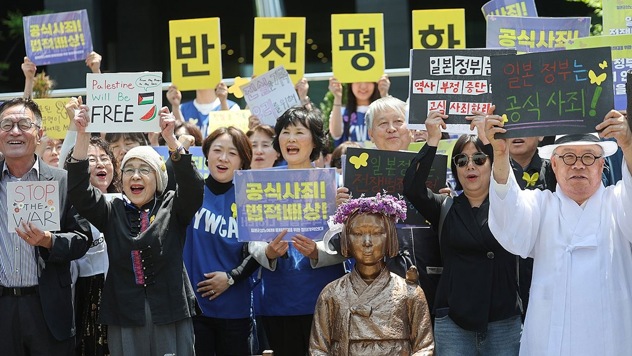 평화의 소녀상 6년만에 철장 밖으로‥바리케이드 전면 철거