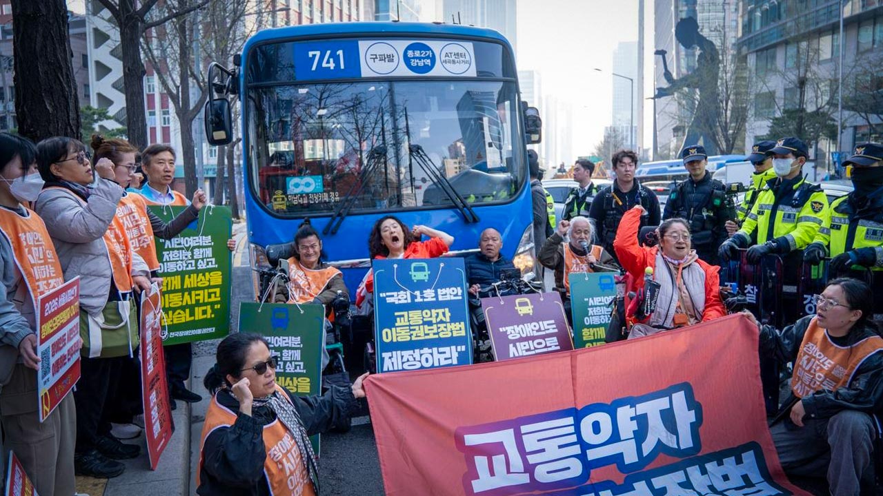 "장애인도 버스 탈 수 있게" 이동권 시위에 징역형 집유