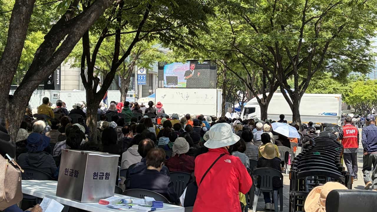 보석 석방된 전광훈 "트럼프 만나러 미국 갈 것"