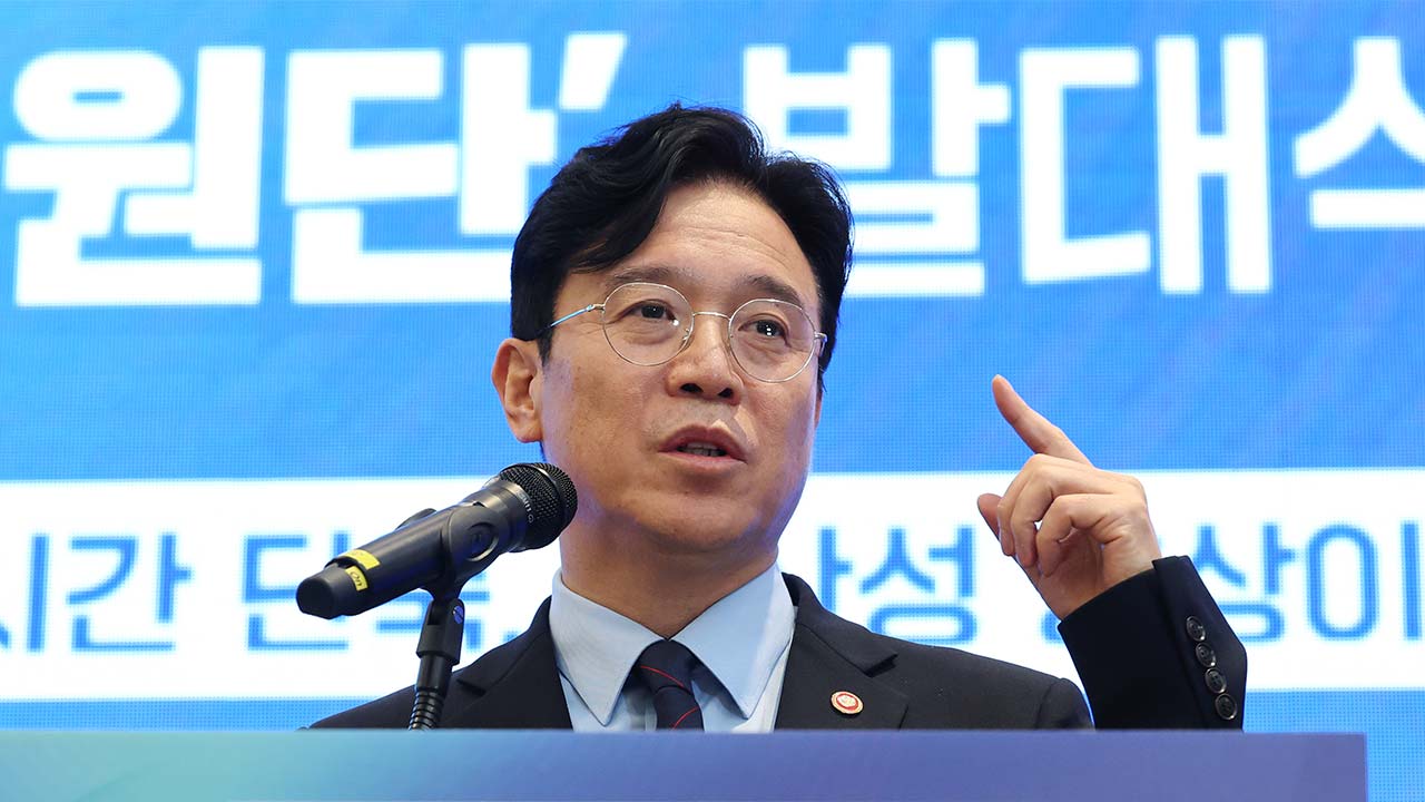 노동장관 "삼성전자 노사, 노사관계도 일류 모범 만들어 달라"