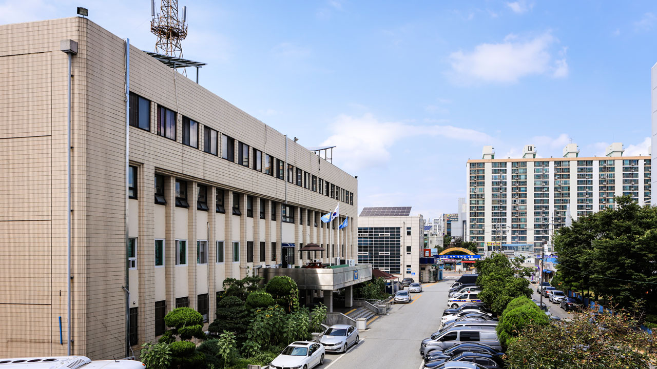 광주 북구서 음주 차량이 시내버스 추돌‥승객 2명 부상
