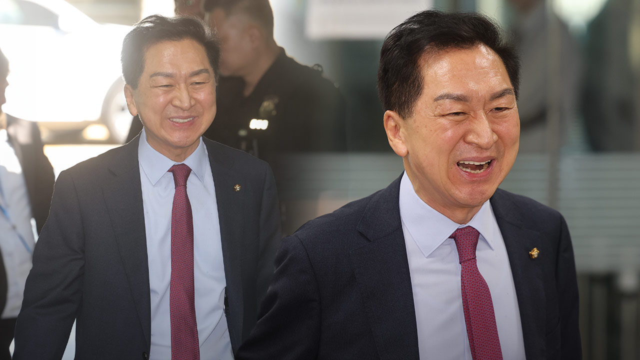 '김건희에게 로저비비에 청탁 혐의' 김기현 의원 부부, 첫 재판 출석