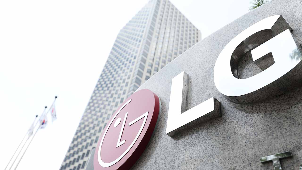 LG전자 흉기 피습 용의자 경찰 자수‥긴급 체포