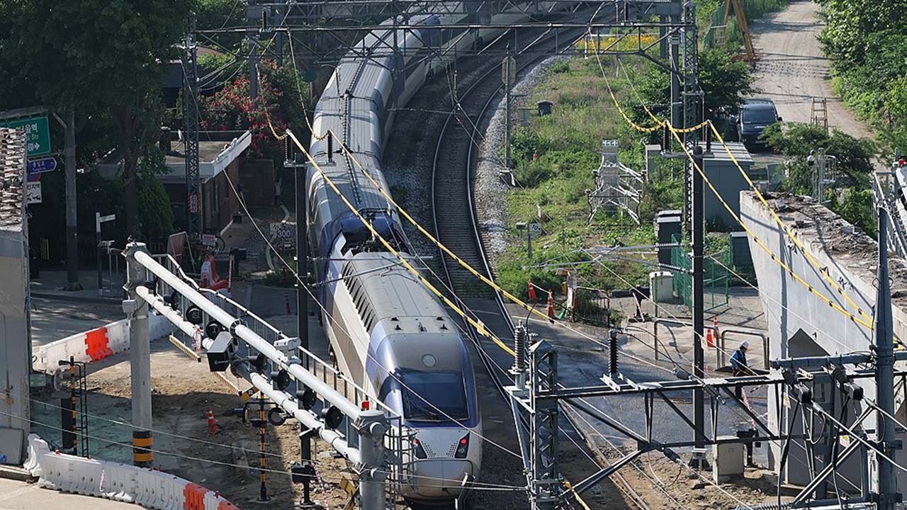 서소문 붕괴 나흘 만에 경의선 운행 재개내일 100 정상화