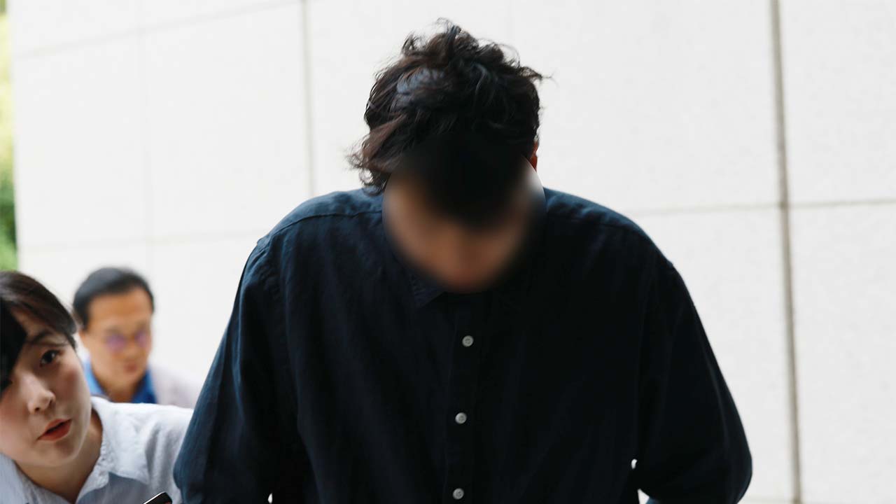 '이주 노동자 폭행' 섬유공장 대표 영장심사 출석‥"죄송하다"