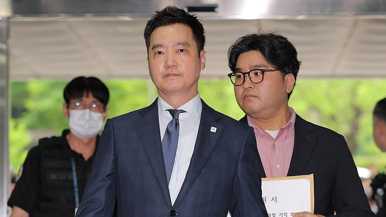 경찰, '배우 김수현 명예훼손' 김세의 구속송치