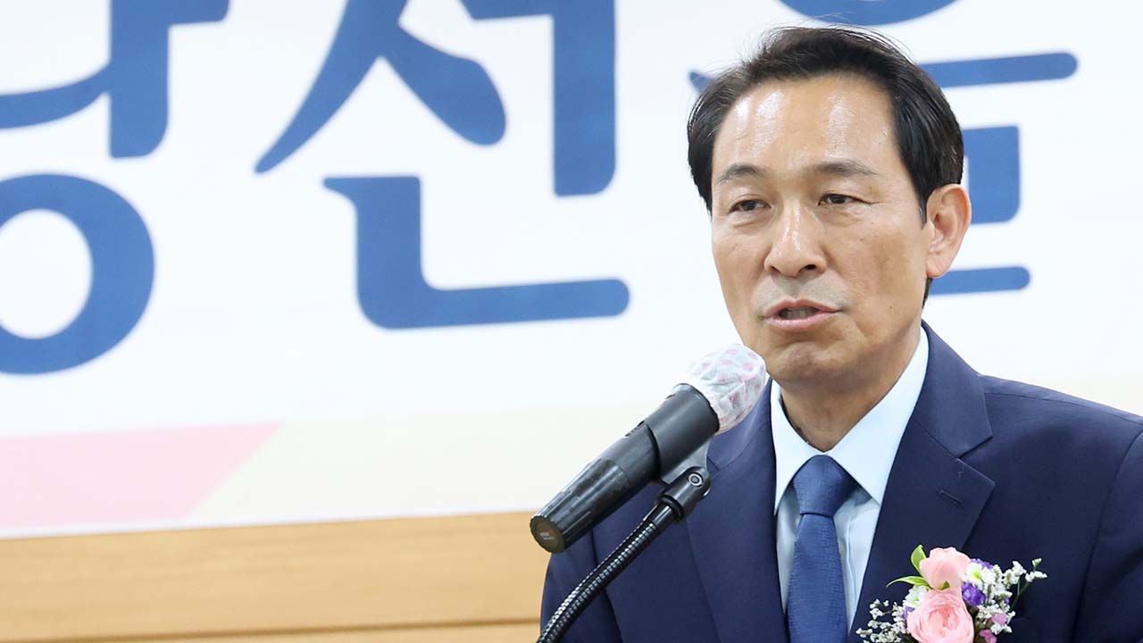 [단독] 우상호 강원지사 당선인, '법적 결격' 최흥집 인수위원장 교체