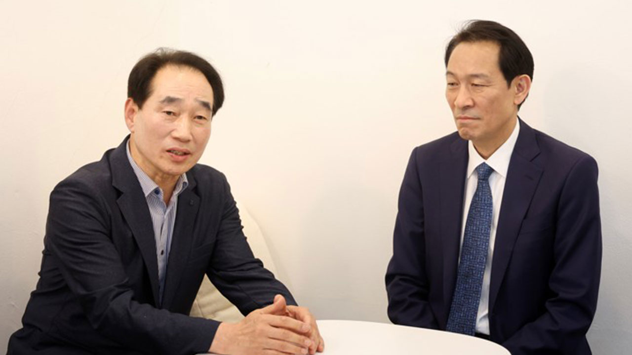 [단독] 우상호 강원지사 당선인, '법적 결격' 최흥집 인수위원장 교체