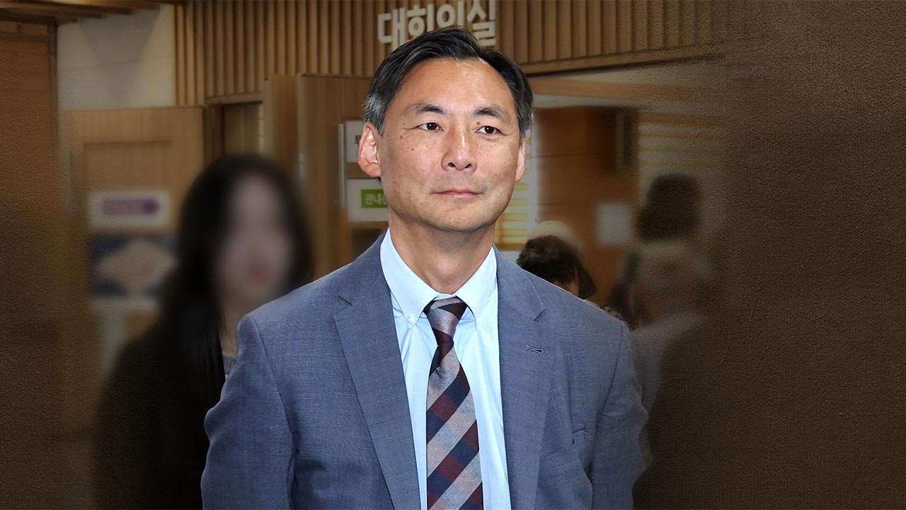 모스 탄 '이 대통령 명예훼손' 혐의로 재판