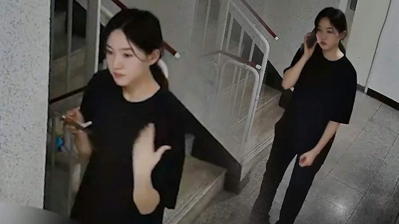 연기 대상 감이다! 주민인 척 서성이다 보이스피싱범 잡은 경찰