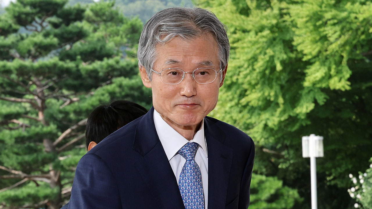 출근길 서면 제청 질문에 묵묵부답 조희대 "수고하십니다" 한마디 끝