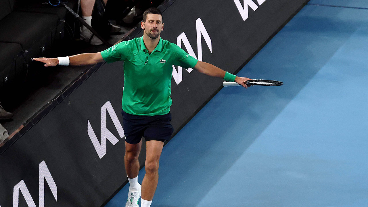 '2연속 기권승' 조코비치, 호주오픈 행운의 4강 진출