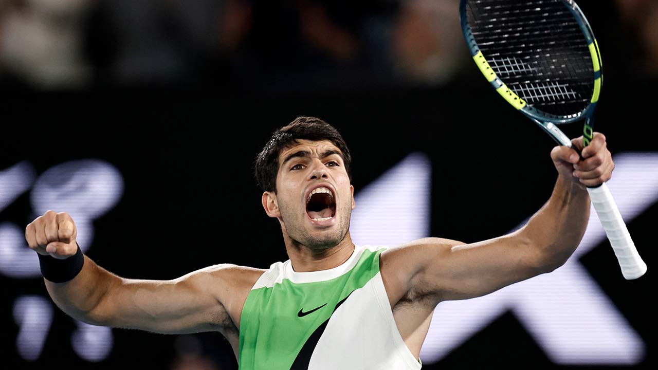 테니스 알카라스, 호주오픈서 조코비치 꺾고 최연소 커리어 그랜드슬램