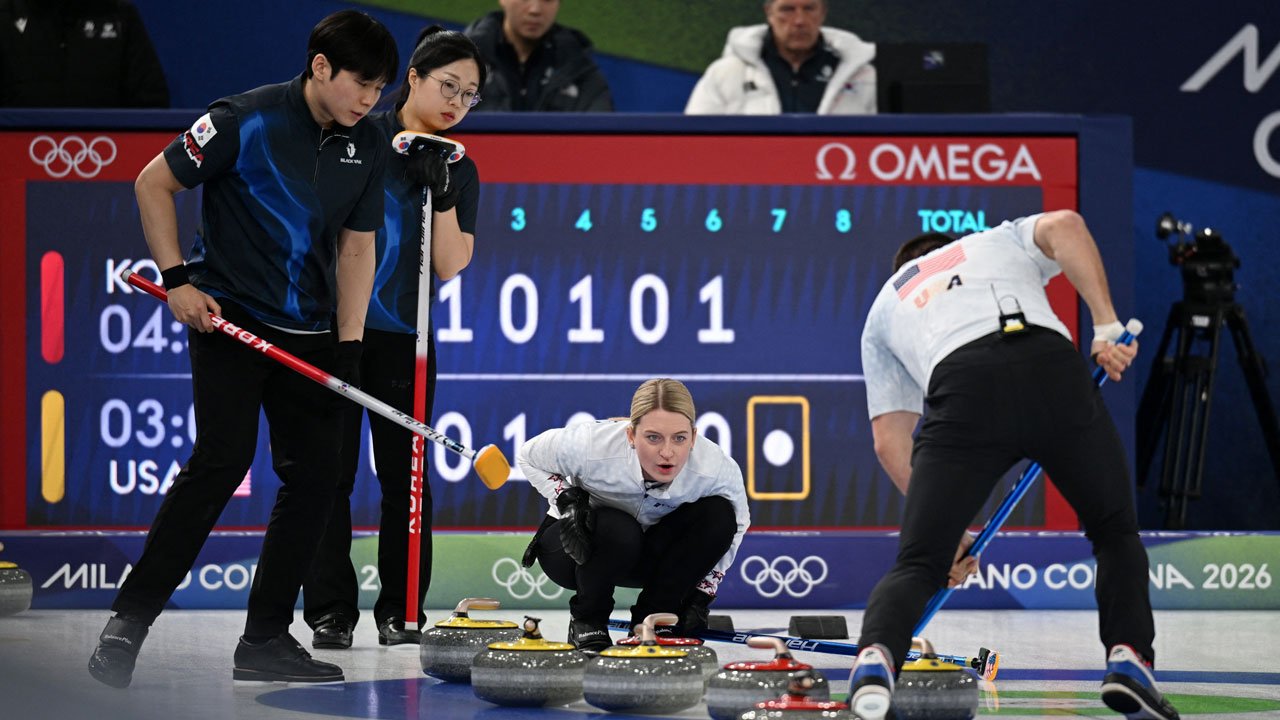 [동계올림픽] 컬링 믹스더블, 미국에 연장 접전 끝 승리..5연패 뒤 첫 승