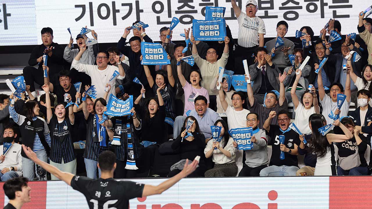 프로배구 현대캐피탈, 챔피언결정전 2패 뒤 첫 승리