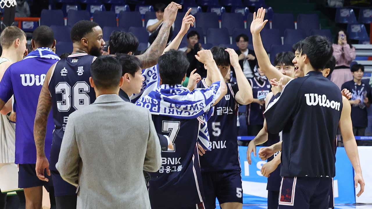 KCC, 정관장 꺾고 4강 1차전 승리‥숀롱·최준용 48점 합작