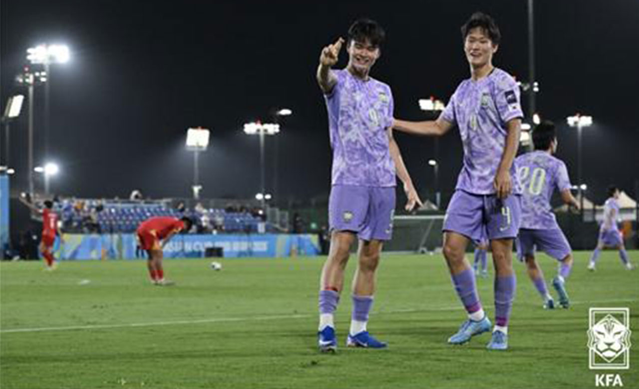 '후반에만 4골' U-17 축구대표팀, 베트남 꺾고 아시안컵 조 1위