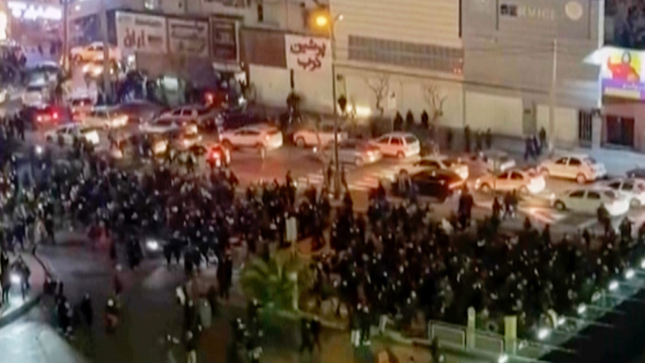 이란 시위 사망자 60명 넘겨‥사법당국 "폭도는 사형" 엄포