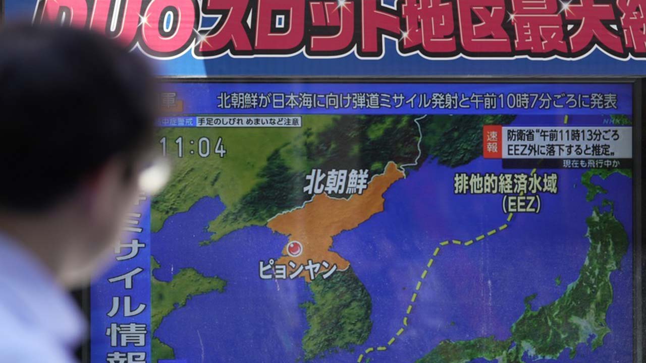 일 "북 탄도미사일 2발 발사‥비행거리 340∼350km"