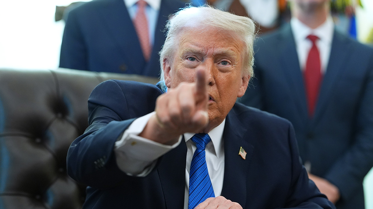 '군사작전' 위협해온 트럼프 "계획은 이란과 대화하는 것"