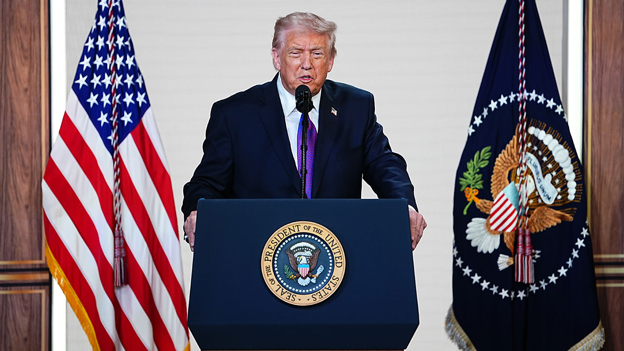 트럼프 "이란과 거래하는 나라에 추가관세" 행정명령