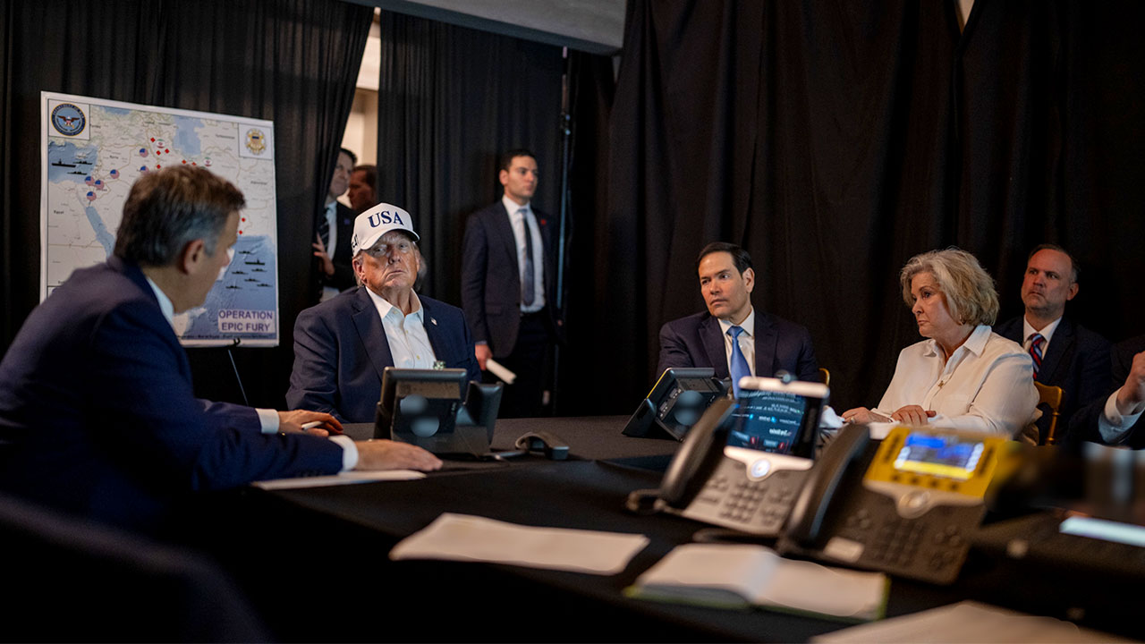 [속보] 트럼프, 자택서 이란 작전 지켜봐‥'마러라고 상황실' 사진 공개