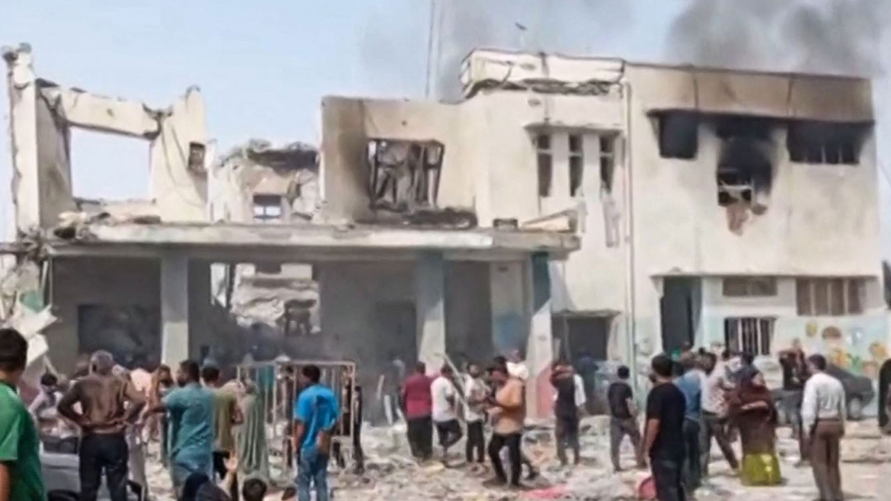 "이스라엘 공습으로 이란 남부 초등학교 학생 85명 폭사"