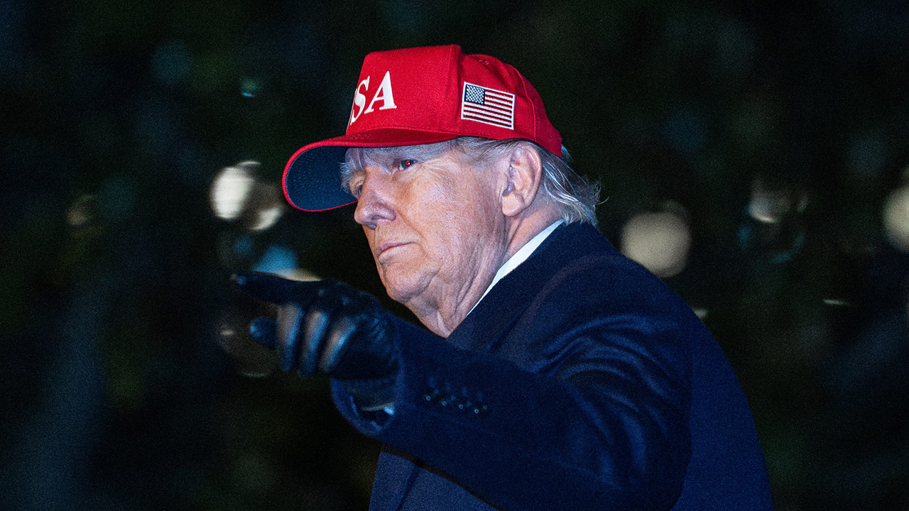 트럼프, '이란 차기 지도자' 질문에 "선택지 3개"