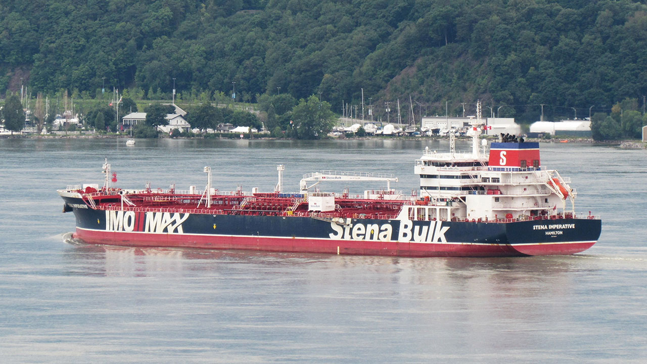 바레인서 정비받던 미국 선적 유조선 피격‥1명 사망