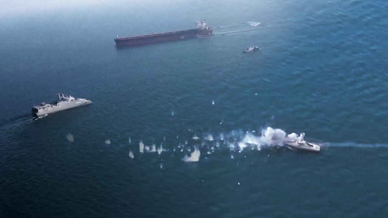 이란 "호르무즈서 유조선 10척 불타"‥산유국들은 우회로 타진