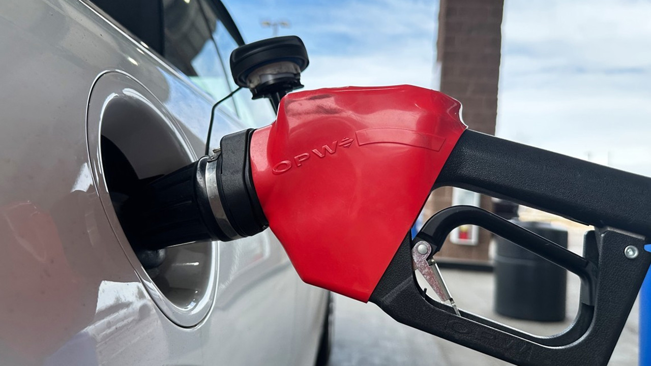 미, 유가 폭등에 '제재 대상' 러시아산 원유 판매 일시 허용