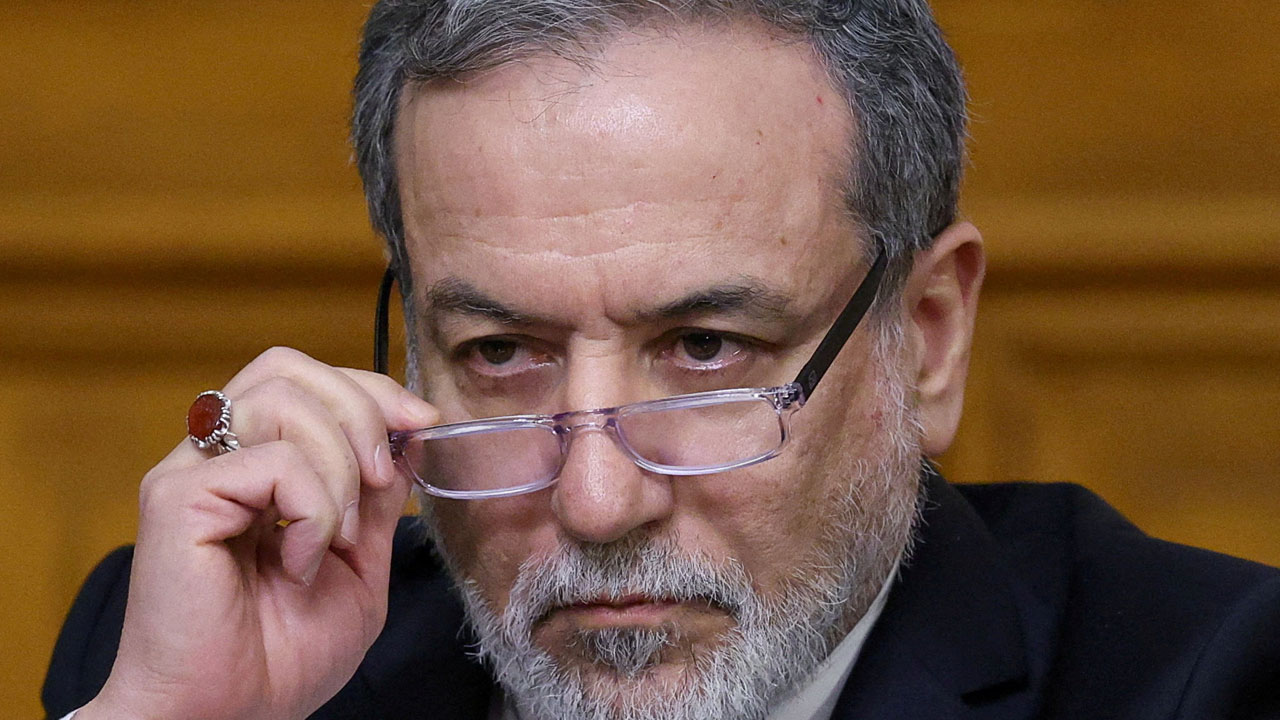 이란 외무장관, 새 최고지도자 부상설에 "아무 문제없이 집무중"