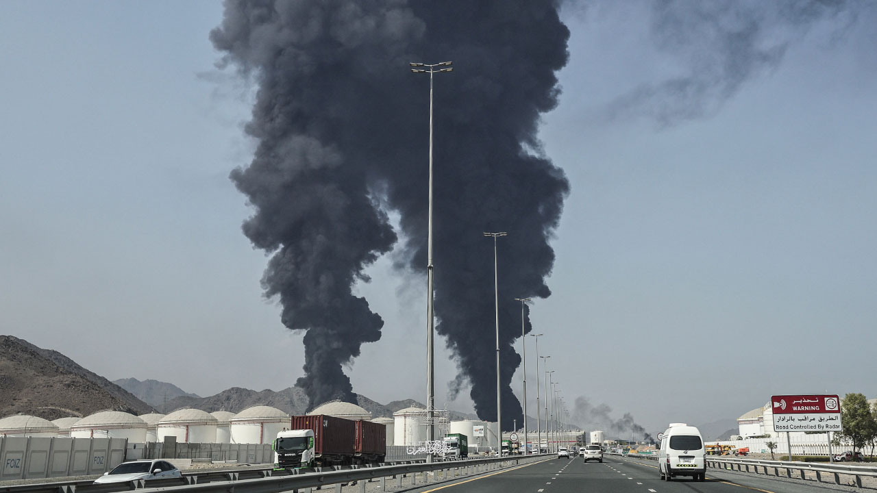 UAE 푸자이라 항구 이틀만에 또 피격‥호르무즈 우회 원유 통로